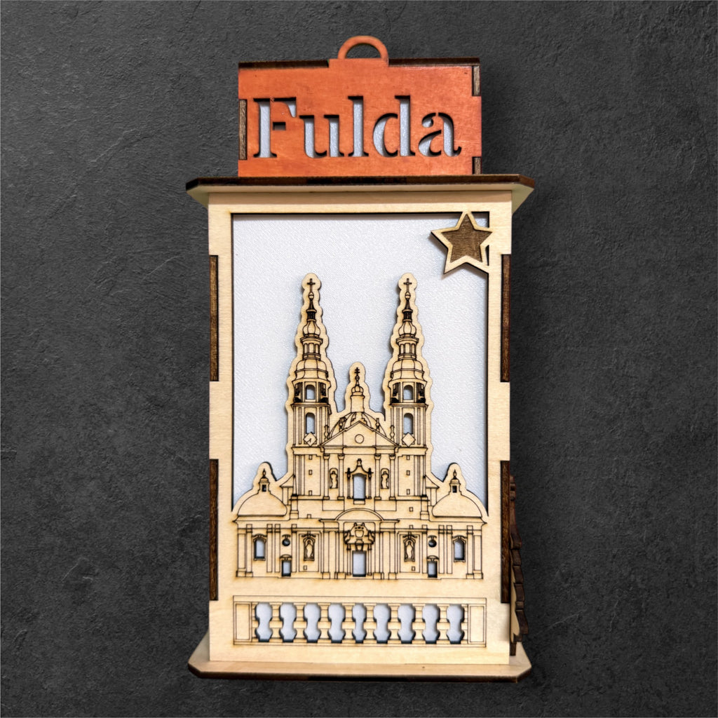 Laterne mit Fuldaer Dom und Paulustor!