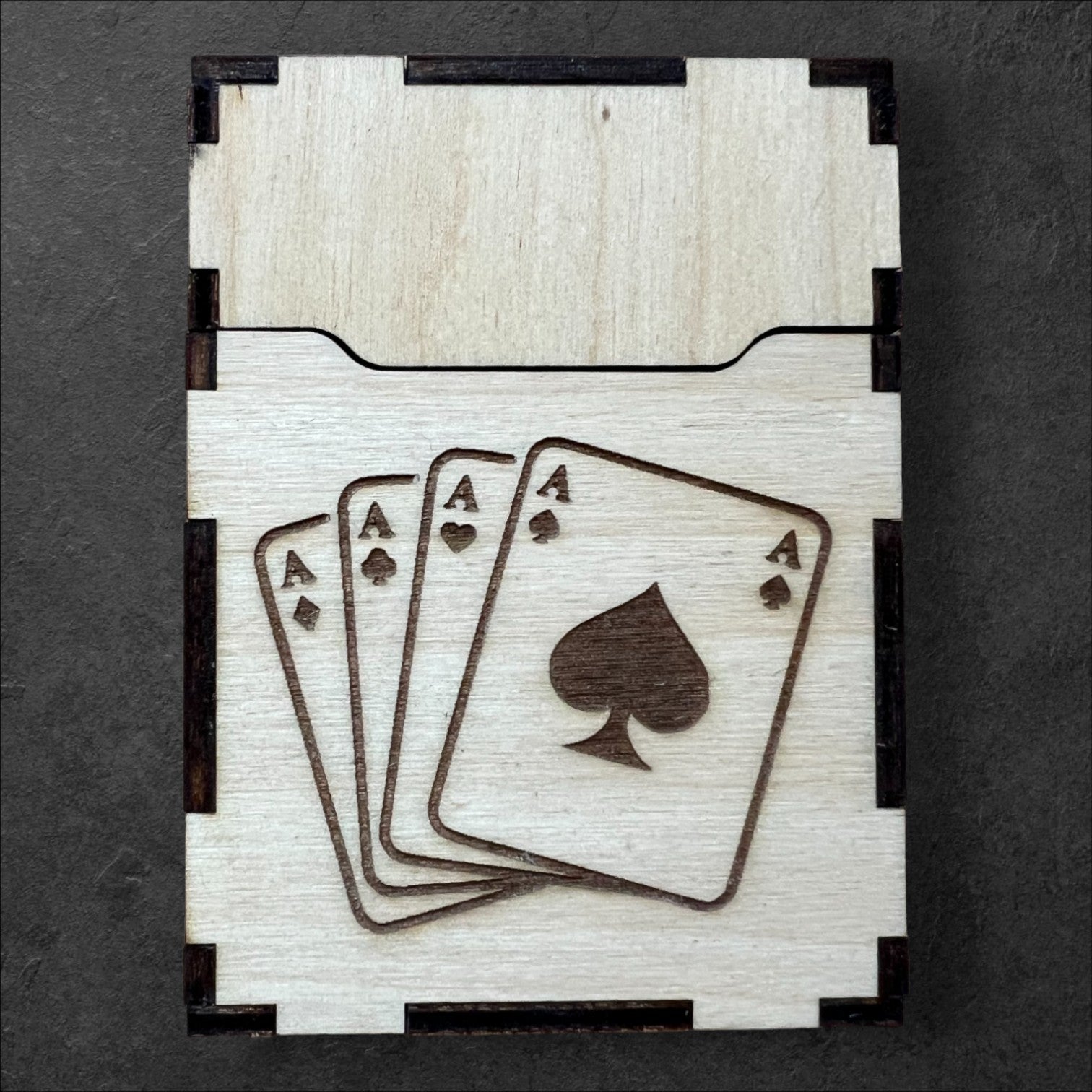 Karten Box aus Holz, individuell gelasert, mit Deckel zum Umklappen