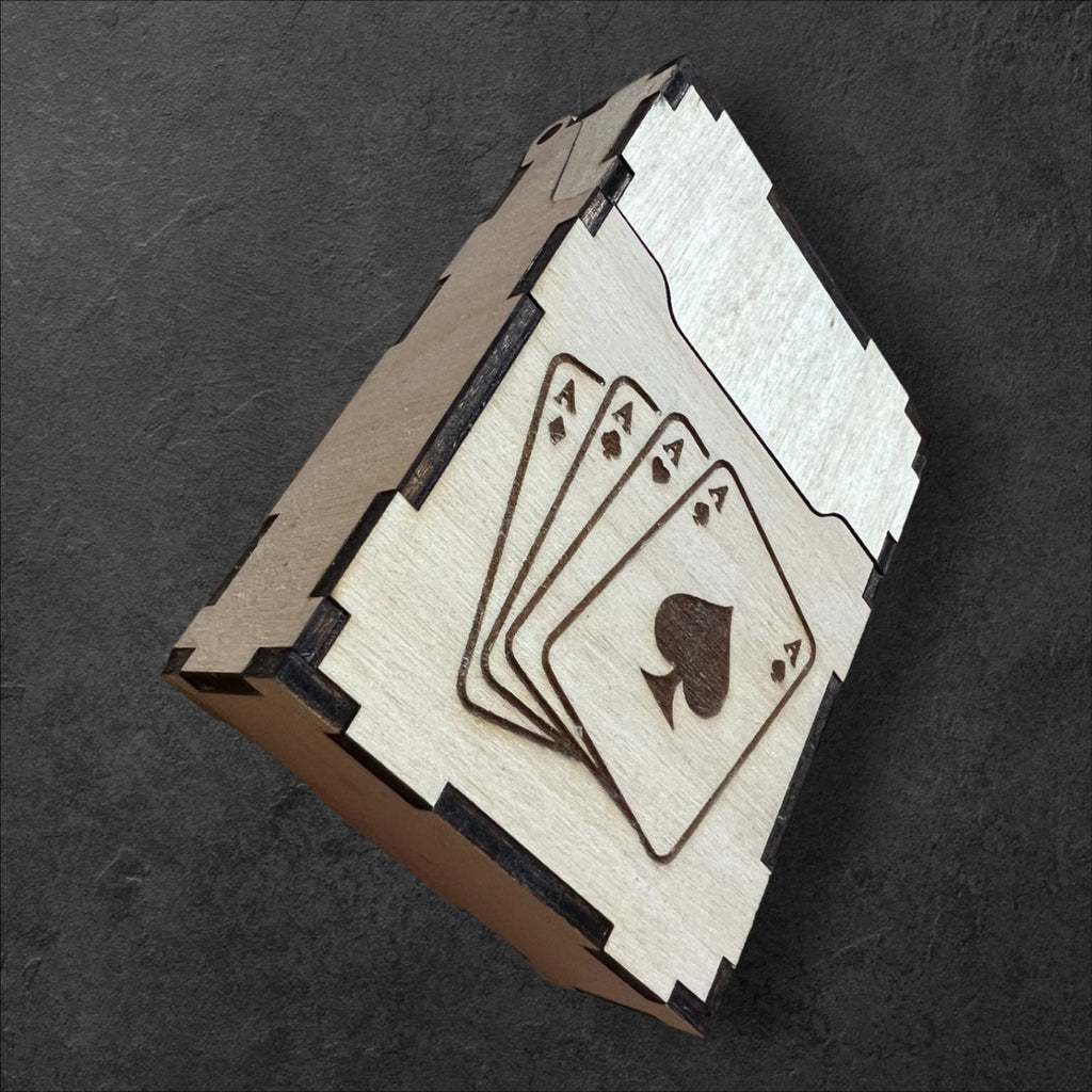 Karten Box aus Holz, individuell gelasert, mit Deckel zum Umklappen