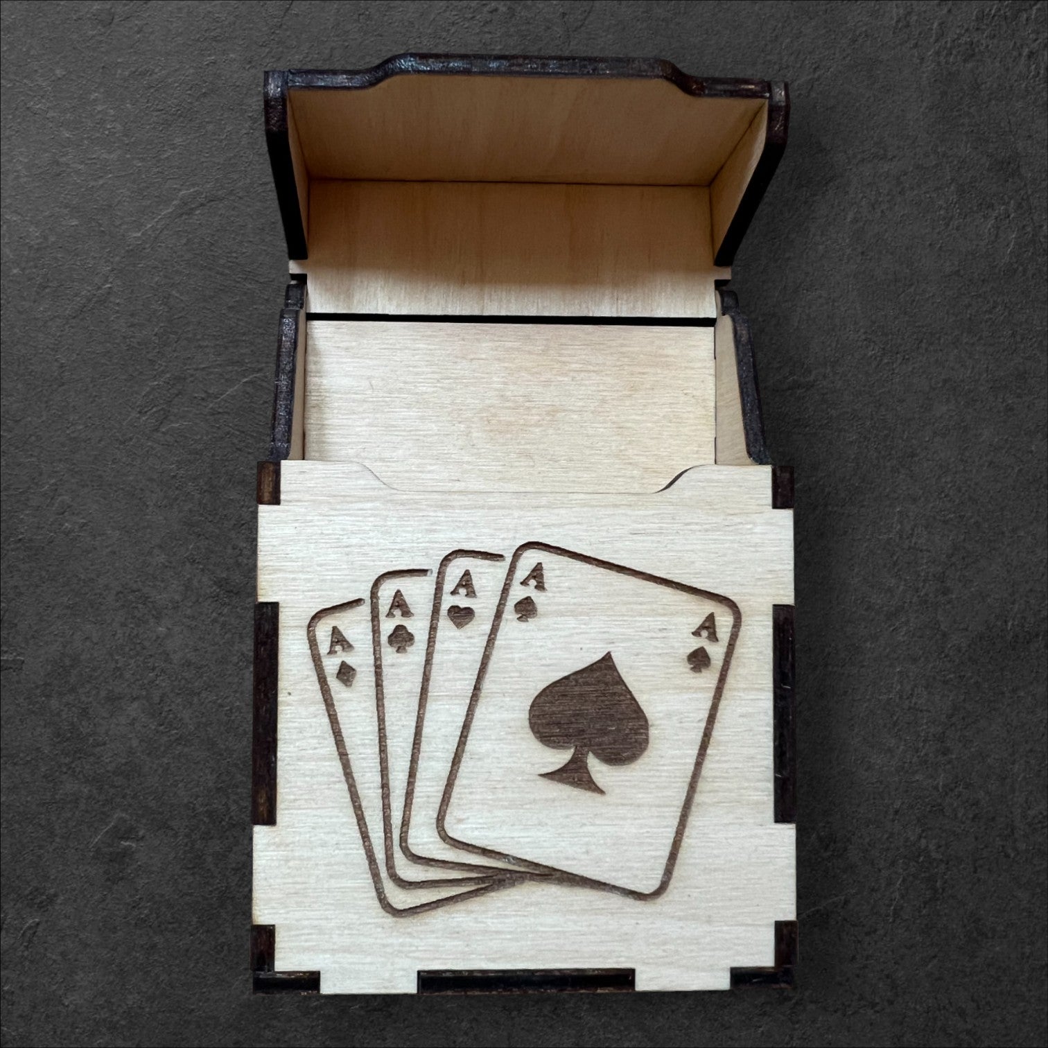 Karten Box aus Holz, individuell gelasert, mit Deckel zum Umklappen