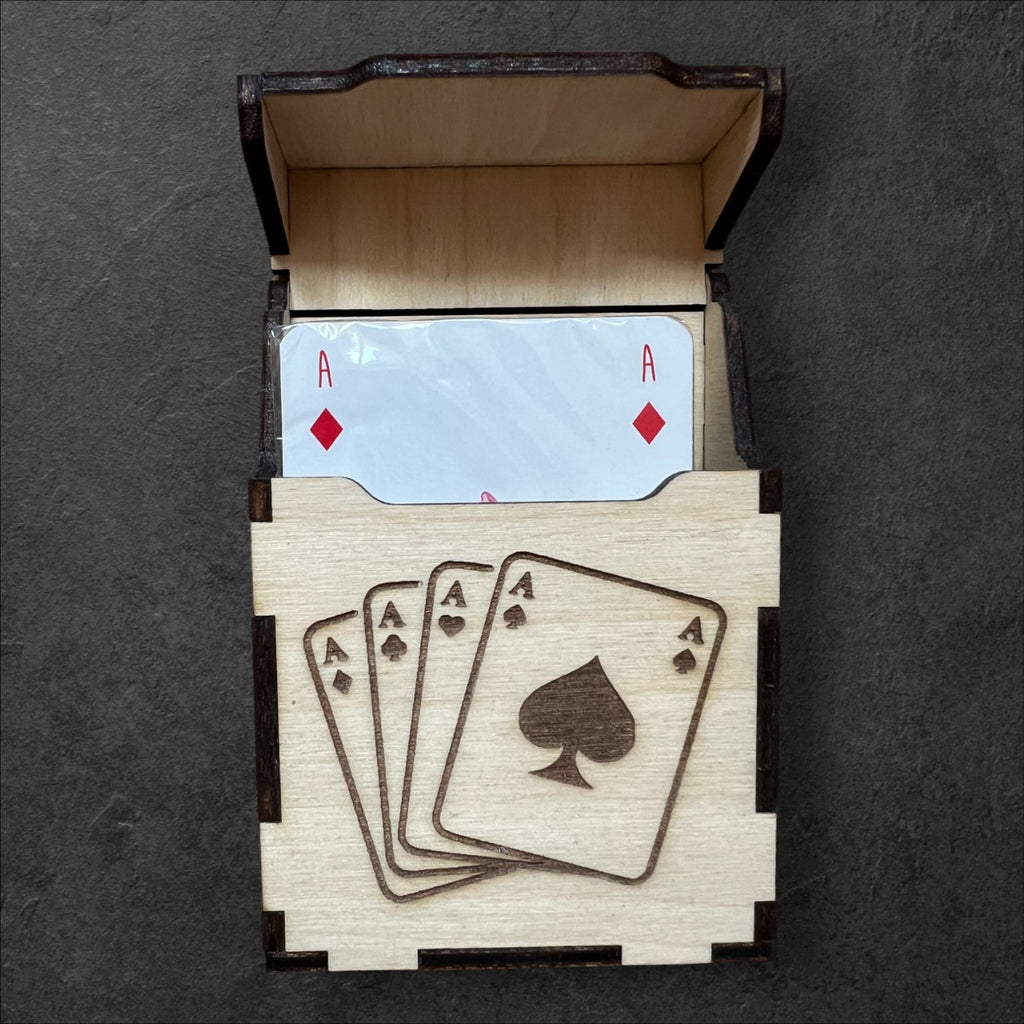 Karten Box aus Holz, individuell gelasert, mit Deckel zum Umklappen