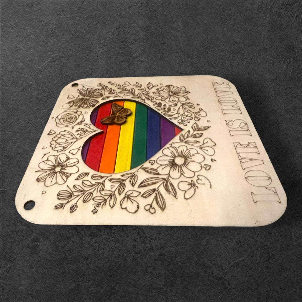 Liebe ist Liebe: Ein handgefertigtes LGBT-Holzbild ca. 20 x 20 cm