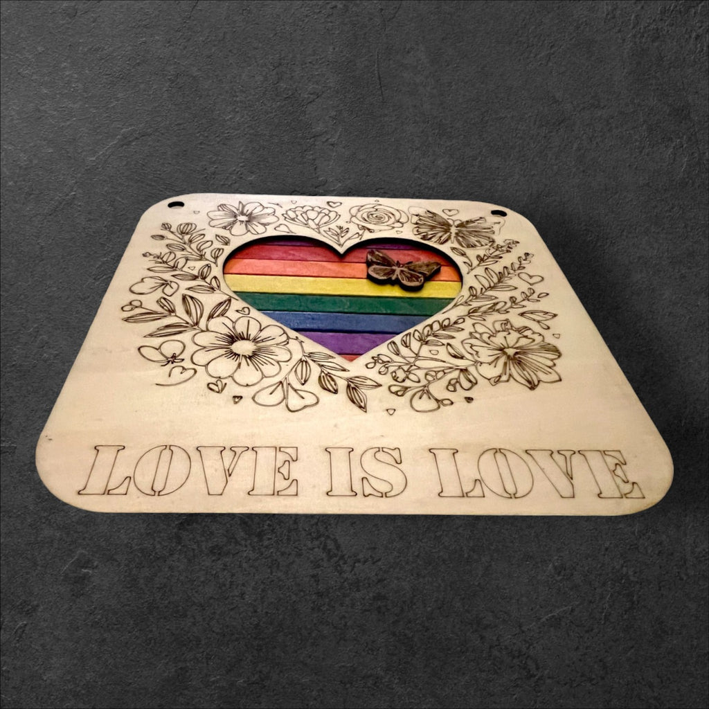 Liebe ist Liebe: Ein handgefertigtes LGBT-Holzbild ca. 15 x 15 cm