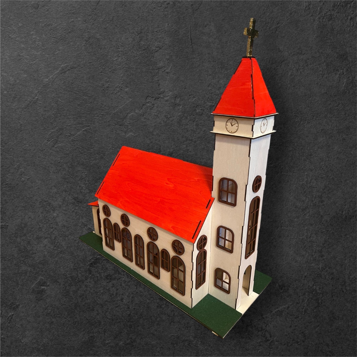 Handgefertigte Kirche aus Pappelholz