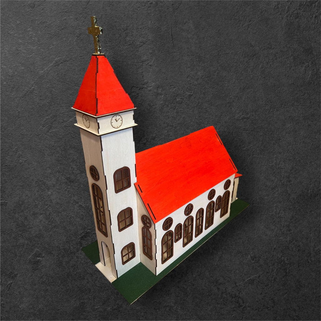 Handgefertigte Kirche aus Pappelholz - Wird ohne Lackierung und in Einzelteilen geliefert