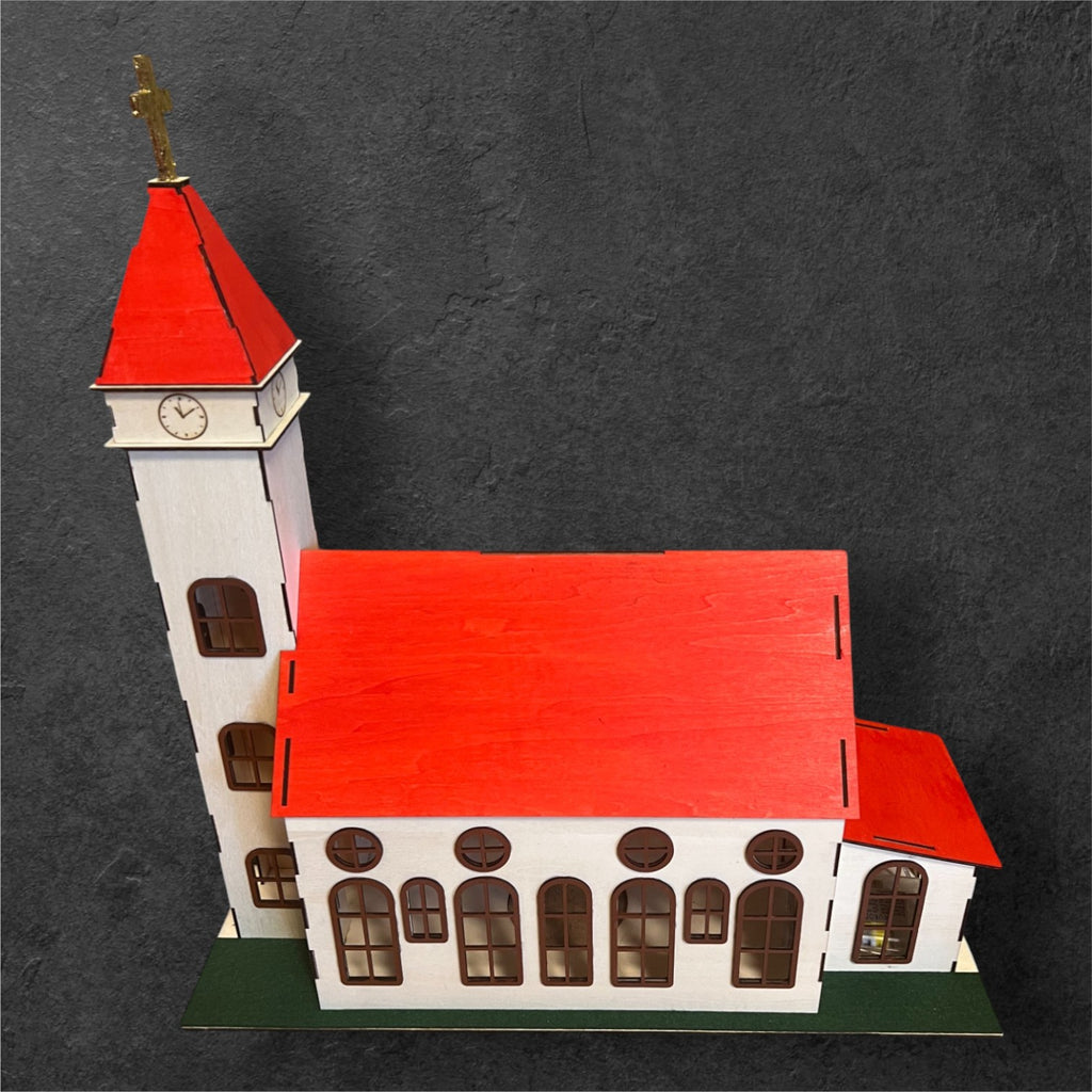 Handgefertigte Kirche aus Pappelholz