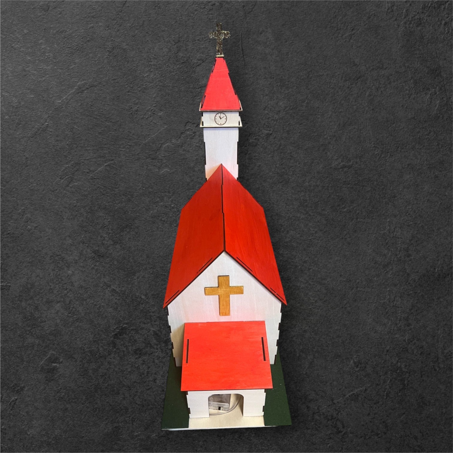 Handgefertigte Kirche aus Pappelholz - Wird ohne Lackierung und in Einzelteilen geliefert