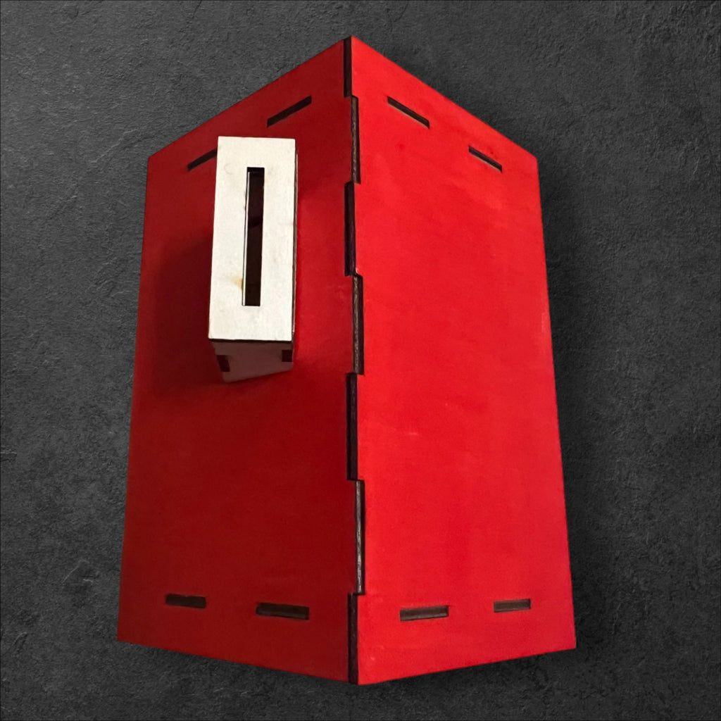 Haus-Spardose mit individueller Gravur auf dem Dach