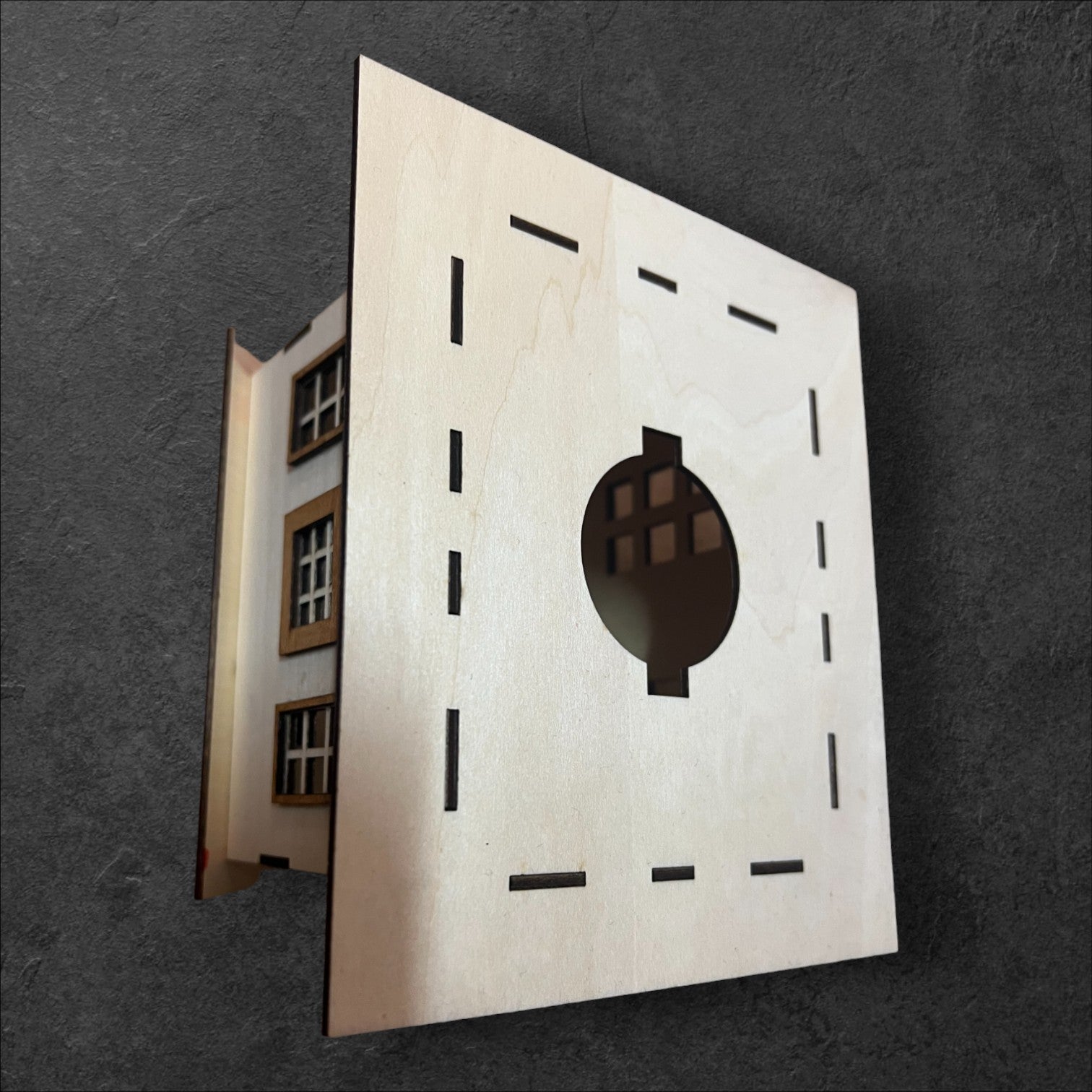 Haus-Spardose mit individueller Gravur - Wird ohne Lackierung und in Einzelteilen geliefert