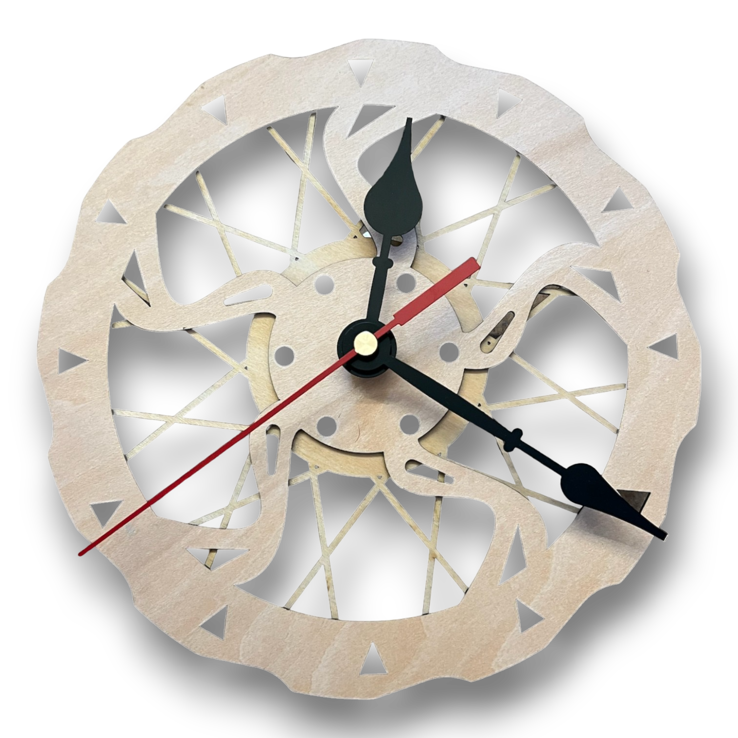 Lasergravierte Wanduhr im Bremsscheiben-Design aus Holz